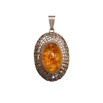 PENDENTIF EN ARGENT AVEC GRAND CABOCHON D'AMBRE, ARGENT 835.
