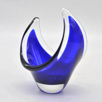MURANO GLAS BONBONIERE, MONDFÖRMIG, BLAU-TRANSPARENT, ITALIEN, UM 1960, HÖHE CA. 12 CM.