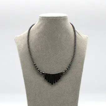 VINTAGE HÄMATIT COLLIER. HANDARBEIT.