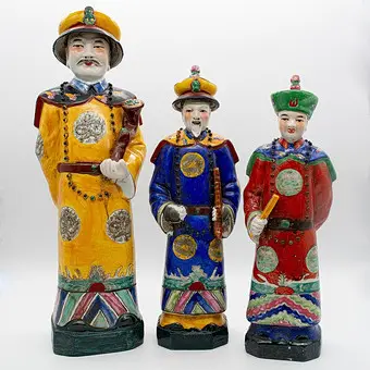 Tři figurky z porcelánu, Famille Verte, kolem 1950, Čína, čínský císař, úředník, princ.