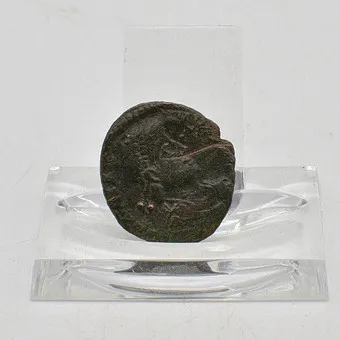 GRATIEN (367-383) MONNAIE ROMAINE ANTIQUE, BRONZE À PATINE FONCÉE, DIAM. ENV. 24 MM.