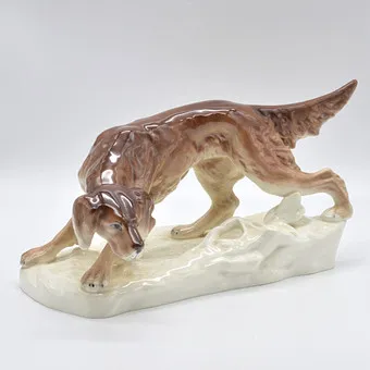ROYAL DUX, HUND, PORZELLANFIGUR, HANDBEMALT, TSCHECHIEN, UM 1930ER.