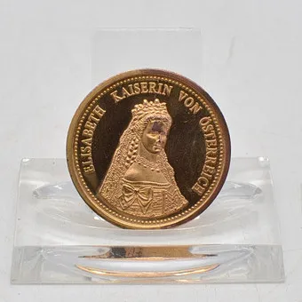 ÉLISABETH IMPÉRATRICE D'AUTRICHE, MÉDAILLE DORÉE, MOTIF DE MONNAIES DE 1837 À 1898.