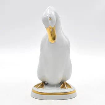 Umělecký porcelán Metzler & Ortloff. Husa, číslo modelu: 3160/3, porcelánová figurka se zlacením, Ilmenau, kolem 1920.