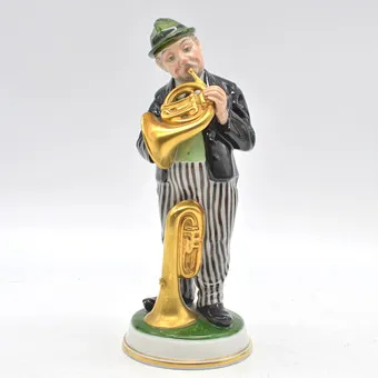 CARL HIMMELSTOSS. ROSENTHAL GERMANY (SELB), DER HORNBLÄSER, PORZELLAN, HANDBEMALT, FORMNUMMER: 197, 1918/ 1930ER JAHRE.