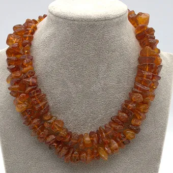 COLLIER DE PERLES D'AMBRE, PERLES POLIES, TRIÉES PAR TAILLE, COLLIER SANS FERMOIR, VINTAGE, ENV. 62 CM.