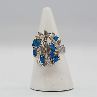 RING AUS 8 KARAT GOLD MIT BLAUEN TURMALIN.