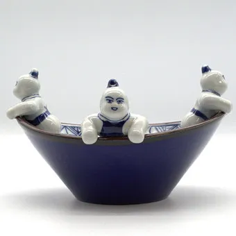 VINTAGE PORCELÁNOVÁ MISKA Z ČÍNY S CHLAPCI (KARAKO).