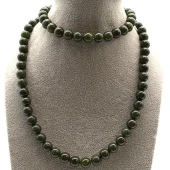 JADE PERLENCOLLIER, HANDGESCHLIFFEN, ENDLOSKETTE, UM 1950, CA. 75 CM.