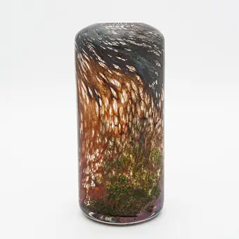 Gro Bergslien. Cilindrische kunstglas vaas, gemaakt door Hadeland Glassverk in Noorwegen, Noorwegen, jaren 1970.