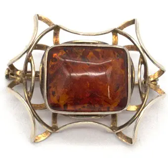 ANTIEKE FISCHLAND BROSCHE, BARNSTEEN CABOCHON, OPENGEwerkte ZETTING, 835 ZILVER.