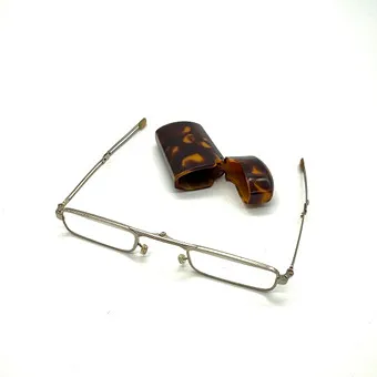 I NEED YOU FIRE G5100 LESEBRILLE MIT ETUI.