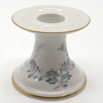 MEISSEN. KERZENSTÄNDER 1.WAHL MIT BLUMENMALEREI UND GOLDRAND. CA. 6,5 CM, 20. JAHRHUNDERT.