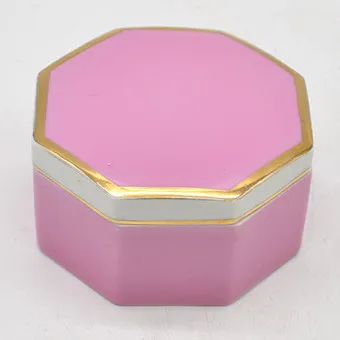 FÜRSTENBERG PORCELAIN MANUFACTORY, ART DECO STYLE LIDDED BOX, OCTAGONAL, PINK, GOLD RIM, CIRCA 1950.