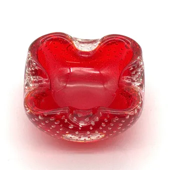 Archimede Seguso. Coupe en verre de Murano, rouge transparent avec inclusions d'air, Italie, vers 1950.