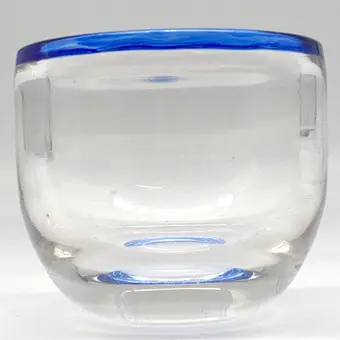 Designová skleněná váza průhledná a modrá, signovaná. 20. století.