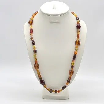 Collier de perles en verre de Murano, couleur ambre, fait main, formes variées, Italie, vers 1960