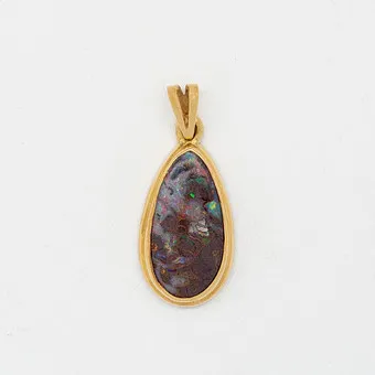 Designer hanger van 18 karaat goud (750), gestempeld, en een grote massieve Boulder opaal