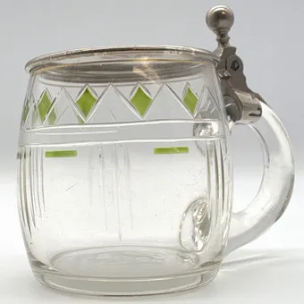 Ferdinand von Poschinger. Chope en verre Art nouveau avec couvercle argenté, soufflée à la bouche vers 1900.