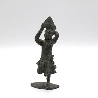 Brutalistisch bronzen figuur.