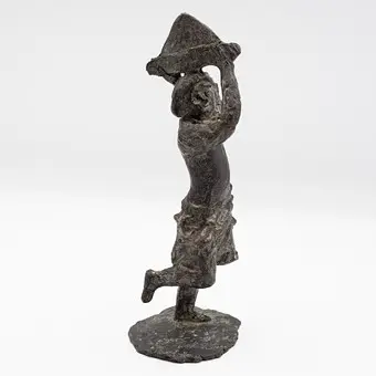 Brutalistická bronzová figurka.