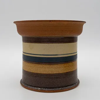 KARIN AND ERLING HEERWAGEN. CERAMIC VESSEL, HANDMADE STUDIO CERAMICS FROM THE HEERWAGEN POTTERY WORKSHOP IN LANGELAND IN DENMARK, SIGNED.
