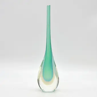 FLAVIO POLI. MURANO DESIGNERVASE, STUDIOGLAS, OPALINO, SOMMERSO, ITALIEN, UM 1960, MIT ZWEI ETIKETTEN.