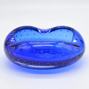 SCANDINAVIAN DESIGNER BOWL, MULTIPLE GLASS, AIR INCLUSIONS, AROUND 1960S.