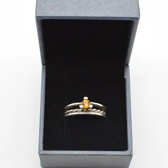 HANDMADE RING WITH 0.5 CT CITRINE, 8 KT GOLD CRAB CLAW SETTING (TESTED), STERLING SILVER BAND, LATE 20TH CENTURY.