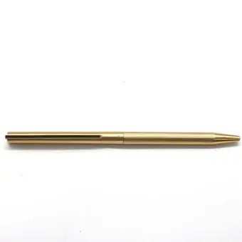 S.T. DUPONT. VERGOLDETER S.T. DUPONT CLASSIQUE KUGELSCHREIBER IM NADELSTREIFEN-DESIGN.