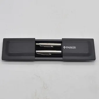 PARKER, ZWEI KUGELSCHREIBER, MIT ORIGIALVERPACKUNG UND GARANTIE-SCHEIN, EDELSTAHL, VINTAGE.