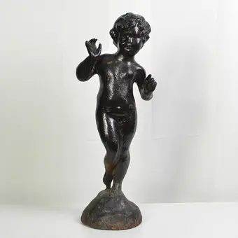 ANTICKÁ SOCHA, NAHÝ CHLAPEC, ŽELEZO, TMAVÁ PATINA, RANÉ 19. STOLETÍ.