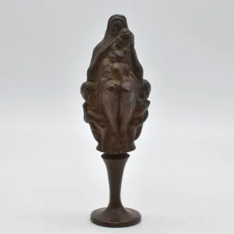 GEORG WRBA (1872-1939). "CARITAS", 1928, FIGURINE EN BRONZE / CACHET, SIGNÉ AU DOS, HAUTEUR ENV. 15,5 CM.