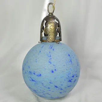 Nancy Daum / Edgar Brandt. Lampe Art déco, verre marbré, monture en bronze, fait main, France, début 20e s., signée.