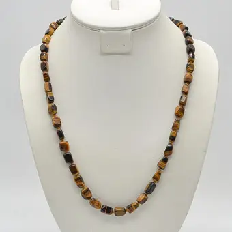 Kattenoogketting, gepolijste kralen, vergulde sluiting, 20e eeuw.