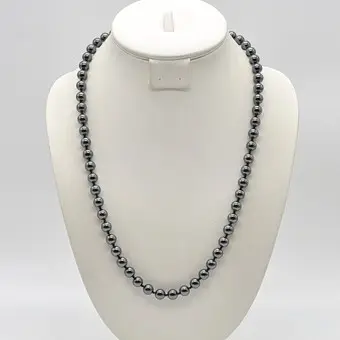 Hematietketting, gepolijste kralen, vergulde sluiting, ca. 1950, ca. 62 cm.
