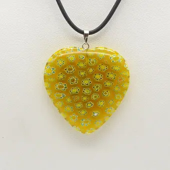 COLLIER EN VERRE DE MURANO, CŒUR JAUNE EN MILLEFIORI, FAIT MAIN, VINTAGE.