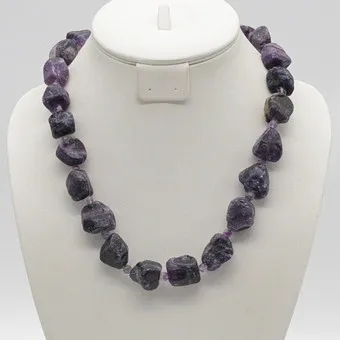 Collier en améthyste, nuggets naturels et petites perles polies, fermoir doré, vintage, env. 54 cm.