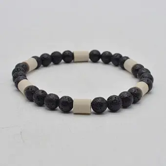 Collier vintage avec perles de pierre de lave, perles céramiques, sur fil élastique, env. 30 cm.