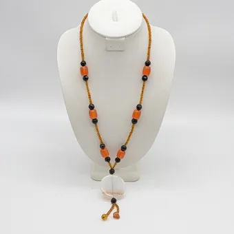 HANDGEMACHTES COLLIER MIT GHOSENIT UND GLASPERLEN, ENDLOSKETTE, VINTAGE, CA. 68 CM.