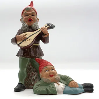 Ensemble de deux nains, grès, polychrome, Allemagne, fin du 20e siècle.