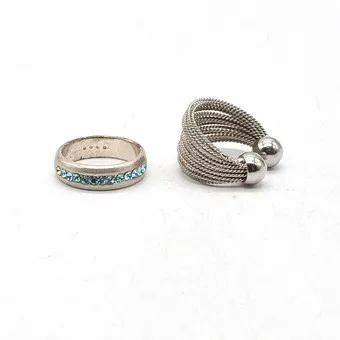 MODESCHMUCK RING-KONVOLUT, ZWEI STÜCK, VERSILBERT, VINTAGE, GRÖSSE NO. 18/ U 58MM.