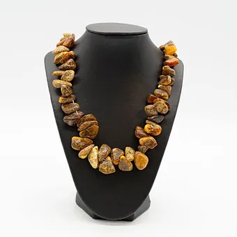 Edelsteenketting van natuurlijke barnsteen, met butterscotch deel, gepolijste kralen, schroefsluiting, 20e eeuw, ca. 71 cm.