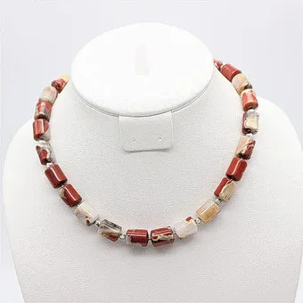 Collier en jaspe avec fermoir magnétique et éléments métalliques, vintage, env. 44 cm.