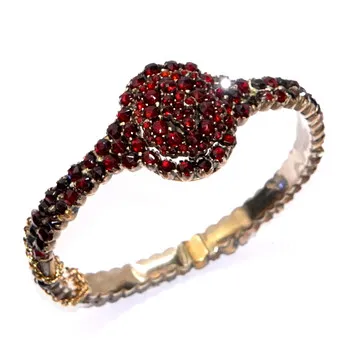 Armreif Granate Antik Tombak und 12,48 ct. böhmische Granate (144 Steine) um1860.