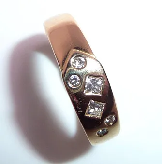 Ring 750 Gold, Diamanten Princess Cut , Handarbeit.