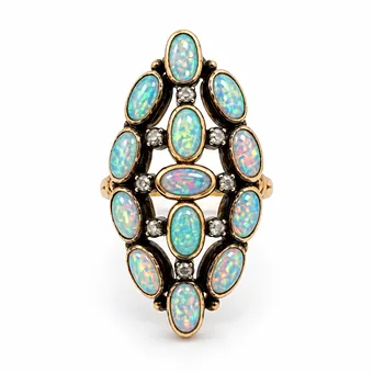 Antik Ring mit Opalen und Diamanten.