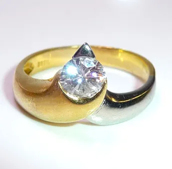 Prsten 750 zlato, diamant 0,70 ct.