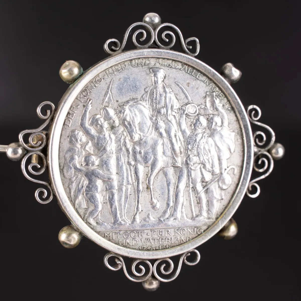 Antyczna broszka biżuteryjna / broszka z monetą: Der Kaiser rief und Alle Alle kamen - 2 Mark, 1913, średnica oprawy ok. 39 mm