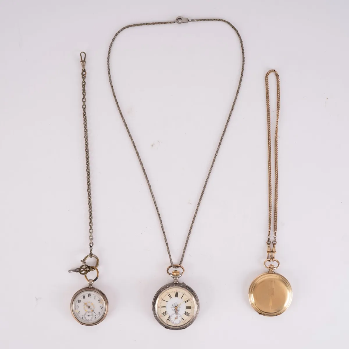 Lot of 3 historic pocket watches on chains, 1 gold-plated and 2 800 silver cases, diameter from